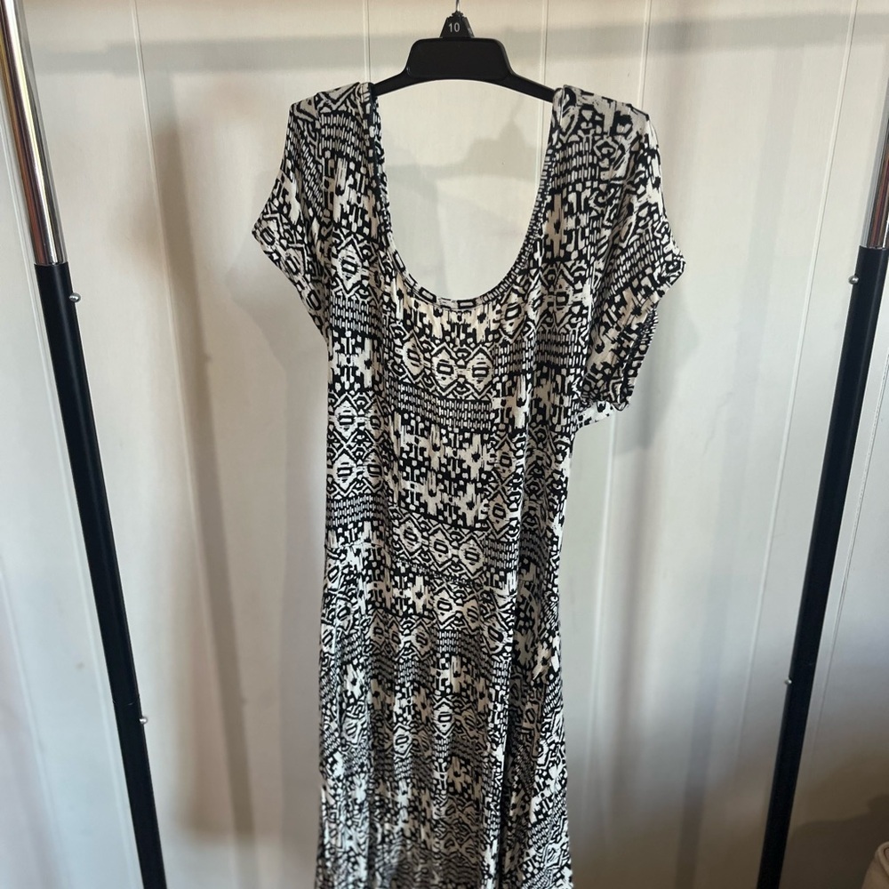 tea n rose Black & White Geometric Scoop Neck Maxi Dress